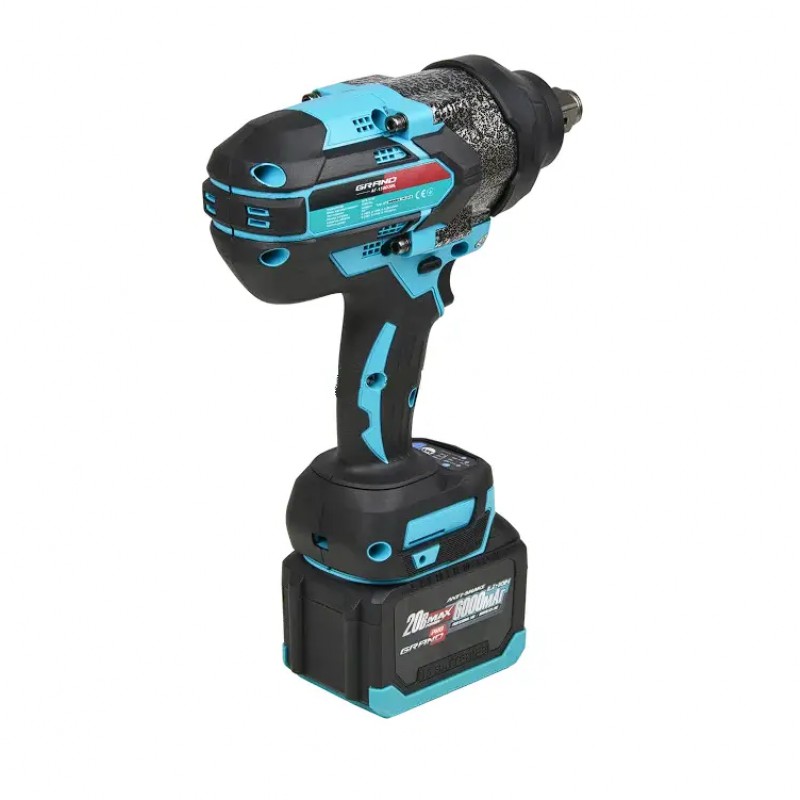 Гайковерт аккумуляторный Grand АГ-1500UBL (20В, с набором, 2 аккум 6 А/ч. КЕЙС, ЧЕХИЯ, 1500 Нм)