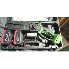 Аккумуляторная цепная пила Сraft-tec EKS-8С (Без щеточный двигатель, масляный насос, подходит для работы с удлинителем в комплекте 2 аккумулятора, зарядное устройство)