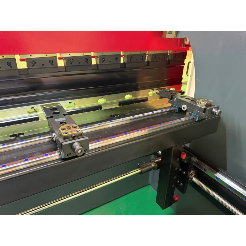 Електро-гідравлічний листозгинальний прес MAST CNC Machinen WE-70T/2500 з Syntec-630BA