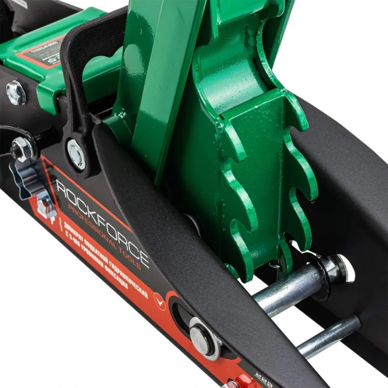 Домкрат подкатной 2,5 т (140-387мм) с фиксацией в кейсе Rock FORCE RF-TH22501C
