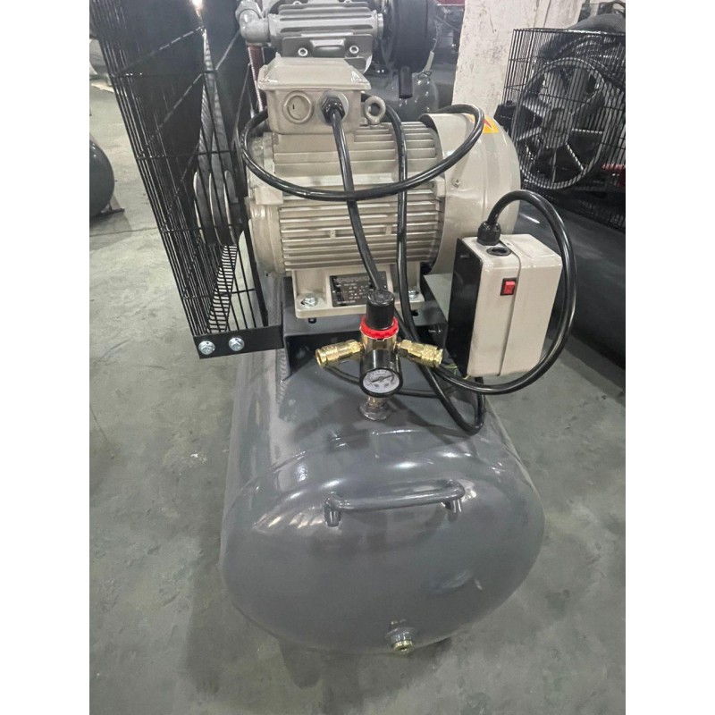 Поршневий компресор MAST VA90/200L 400