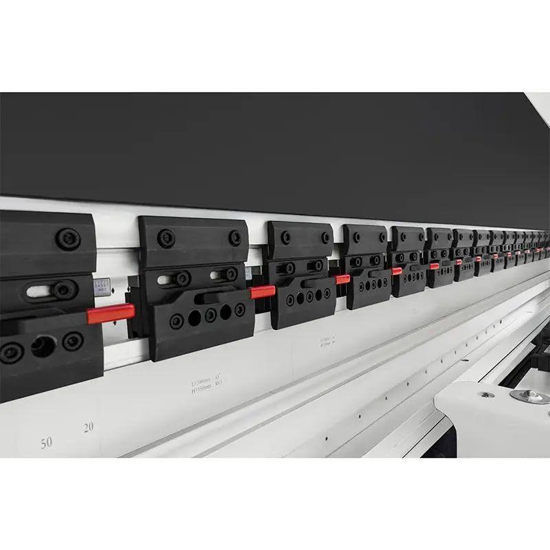 Гидравлический листогибочный пресс CORMAK CNC SERVO Elite 170x3200 Delem 53TX