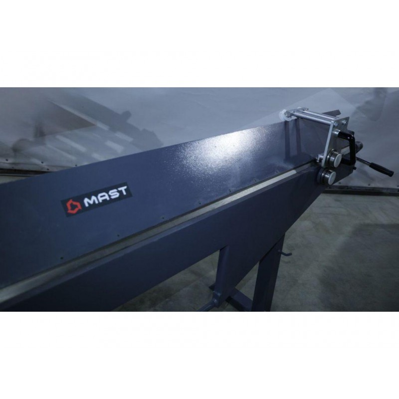 Ручной листогибочный станок с режущим ножом MAST BSM-2540