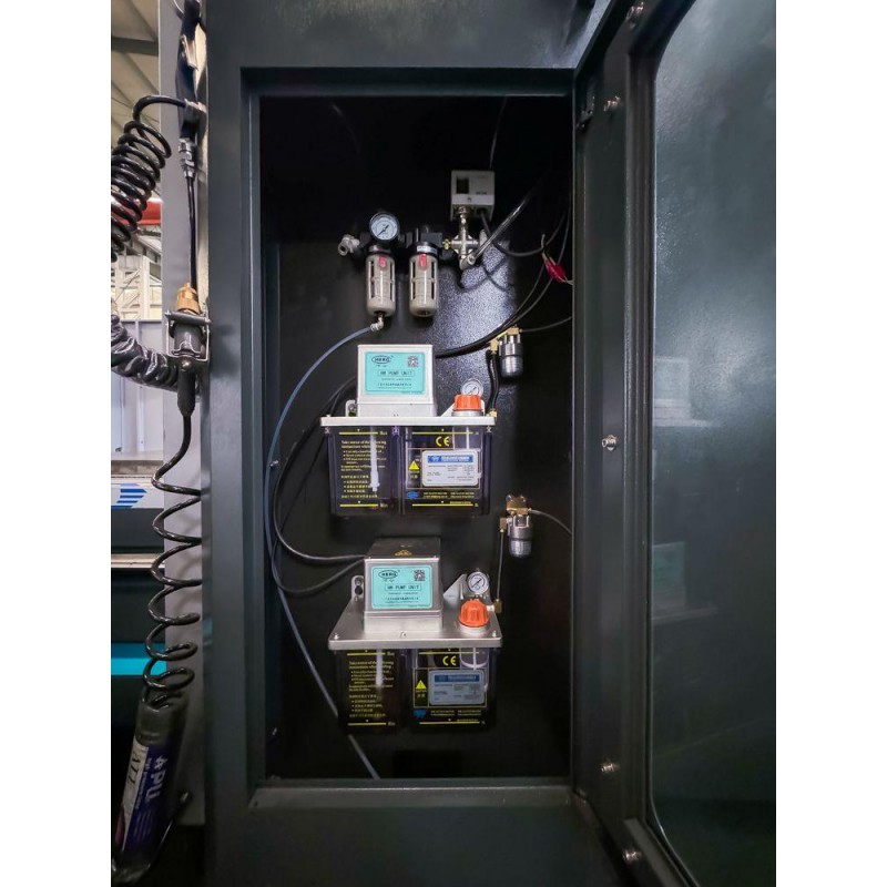 Двоколонний вертикальний обробний центр з ЧПУ OZCO VG20