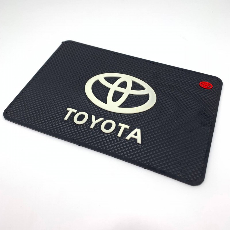 Антискользящий коврик в машину на торпеду Toyota